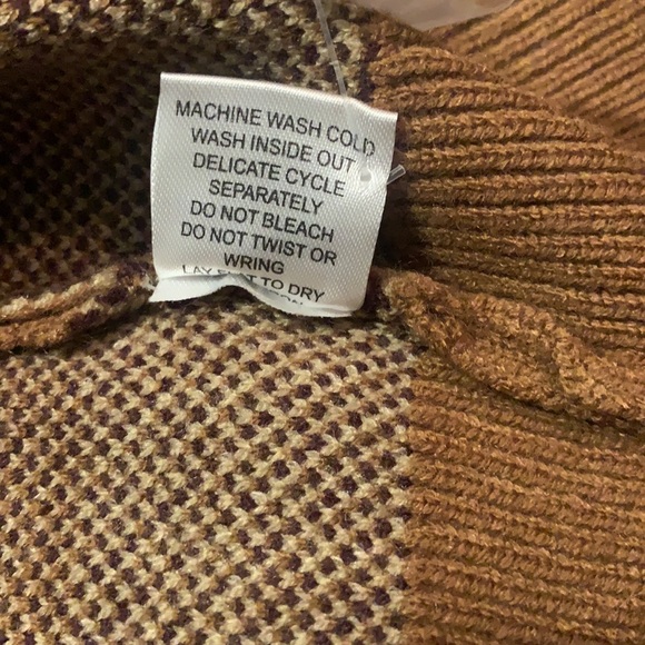 Witty Fox young contemporary set. Size small tank top with matching cardigan. - Picture 5 of 6